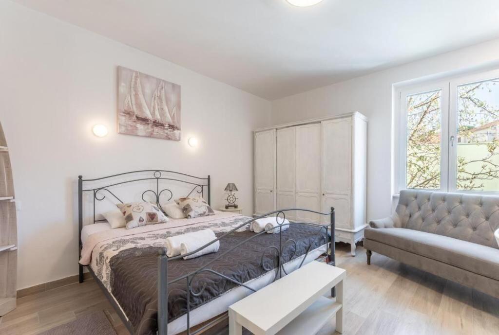 Apartments And Room Poesia Split Exterior photo